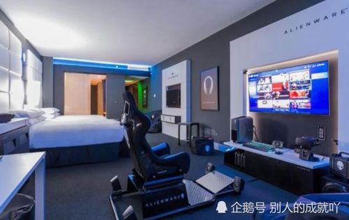 為何電競酒店“五黑房”配五臺電腦卻僅設四張床？老板揭露真相與機房維護啟示